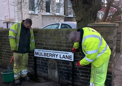 Workmen putting in the new Mulberry Lane Sign